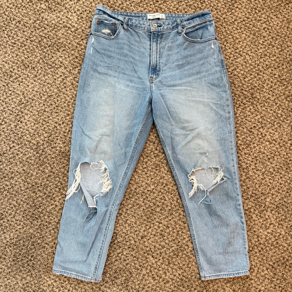 Abercrombie & Fitch - Curve Love The Mom High Rise - 31/12R